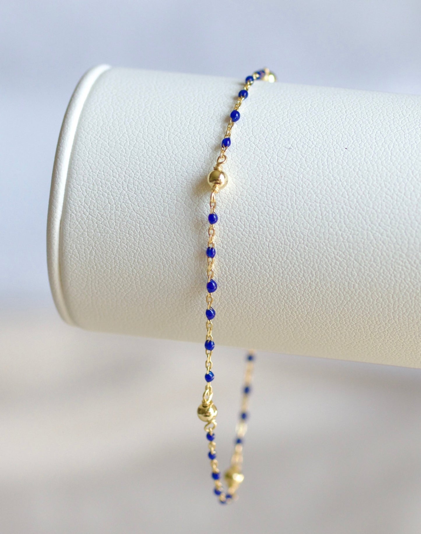 Gold plated beaded bracelet with dark blue details