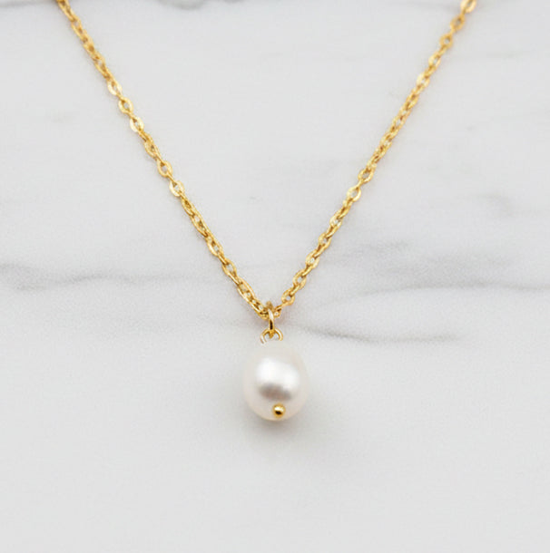 Minimalist Freshwater Pearl Necklace