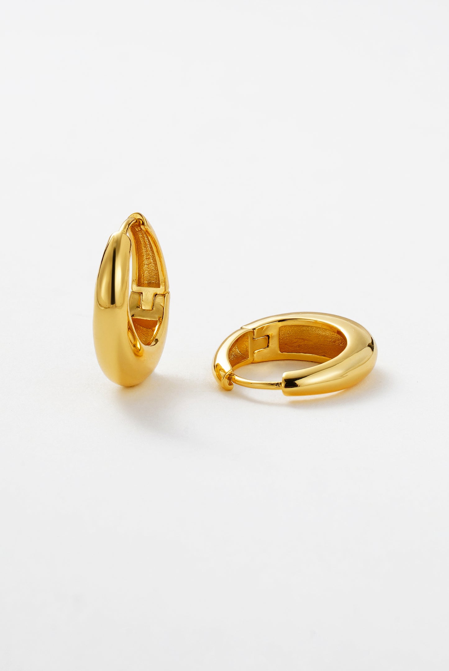 The Cleo Medium Hoop | Gold