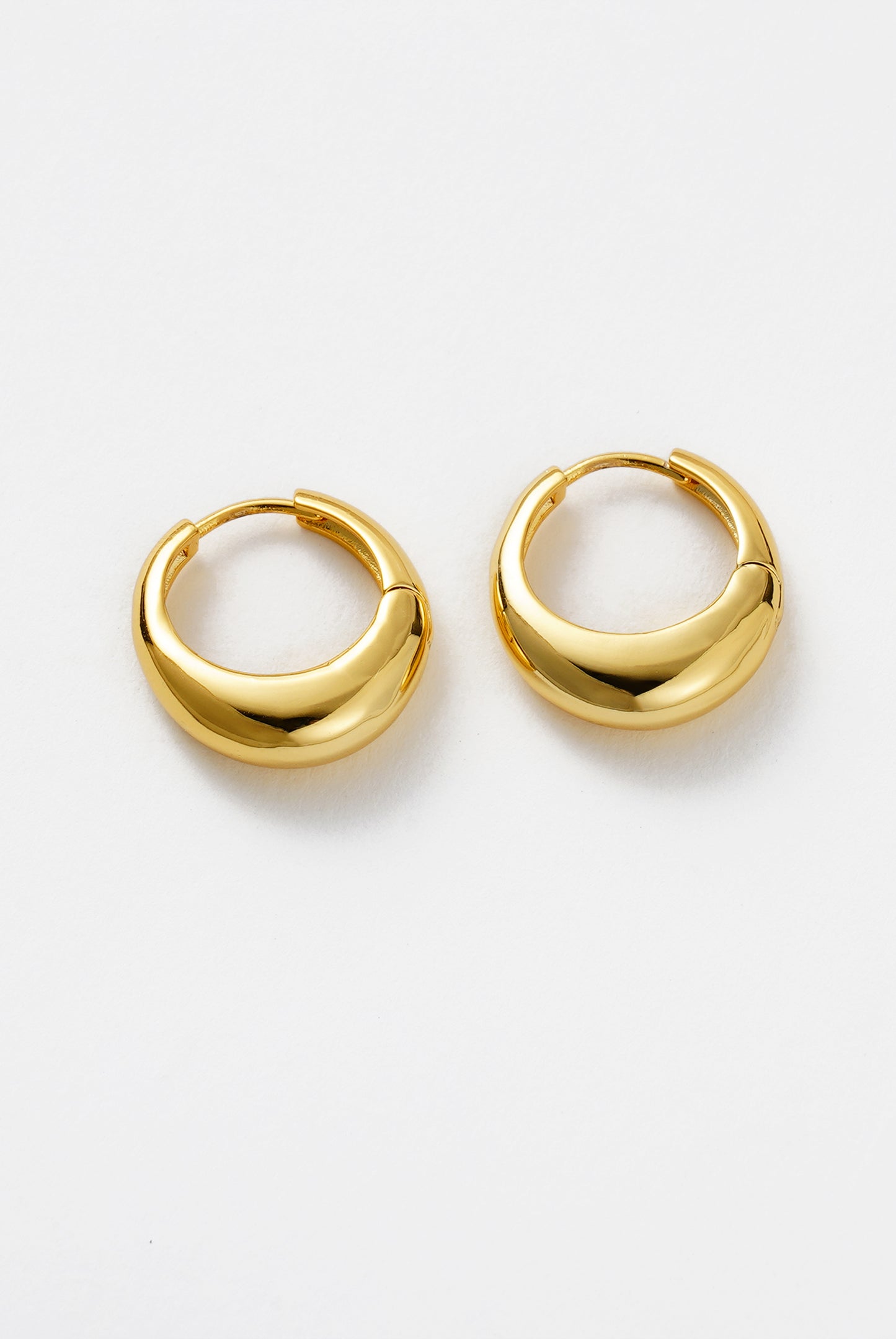 The Cleo Medium Hoop | Gold